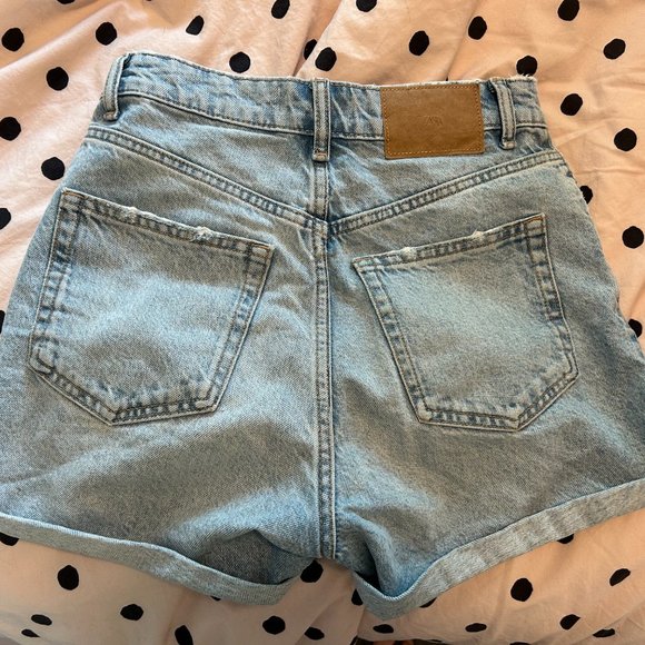 ZARA 1975 HIGH-WAISTED MOM FIT DENIM SHORTS - Picture 2 of 4